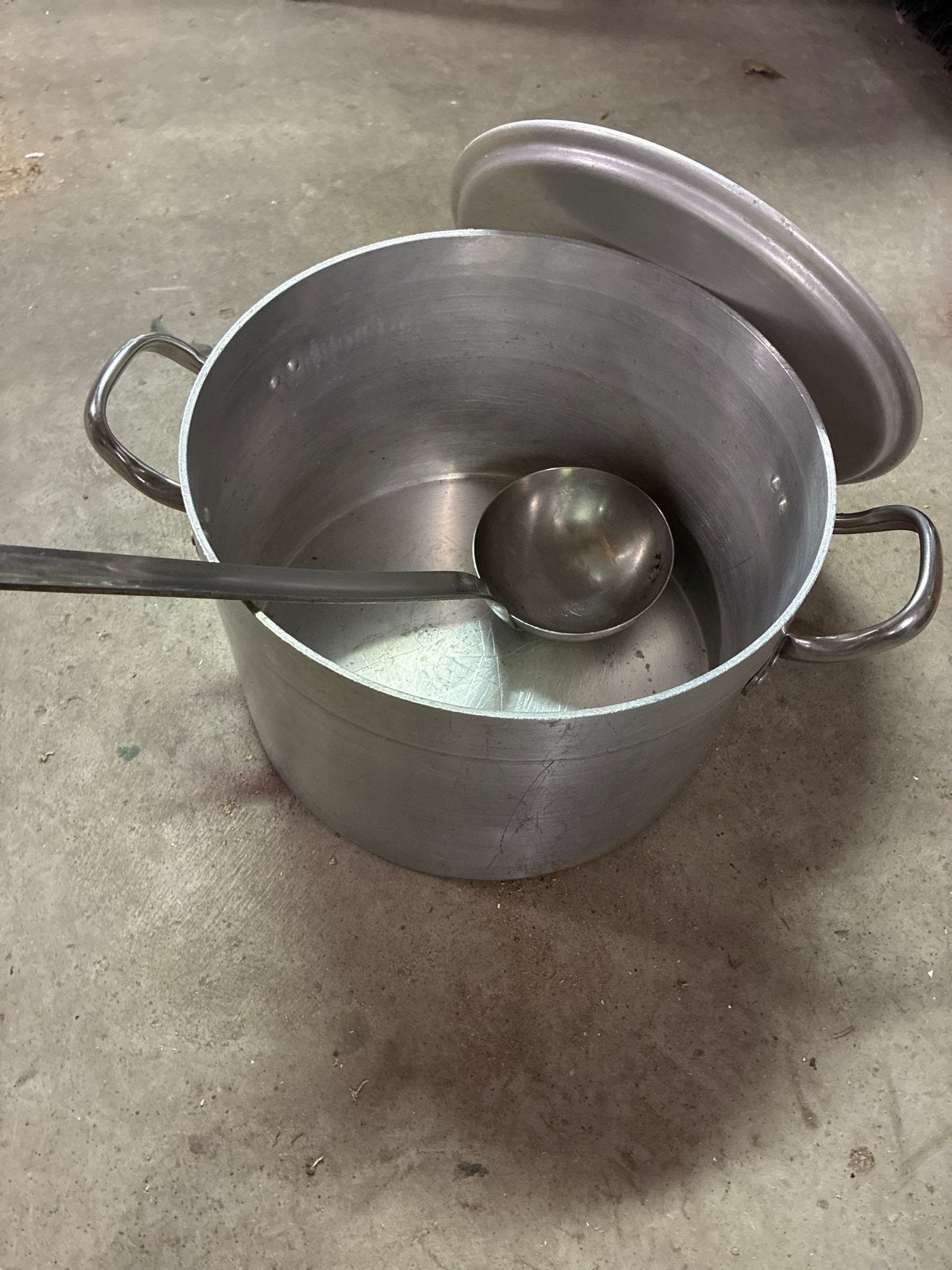 Grote aluminium kookpan met deksel en pollepel, Gebruikt, Met deksel, Aluminium, Ophalen of Verzenden