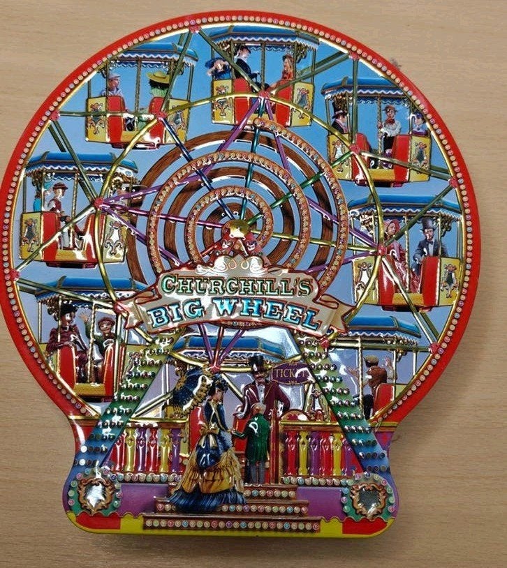 Churchill's Big Wheel Koekblik - Vintage Kermis Design, Verzamelen, Ophalen of Verzenden, Zo goed als nieuw, Koek(jes), Overige merken