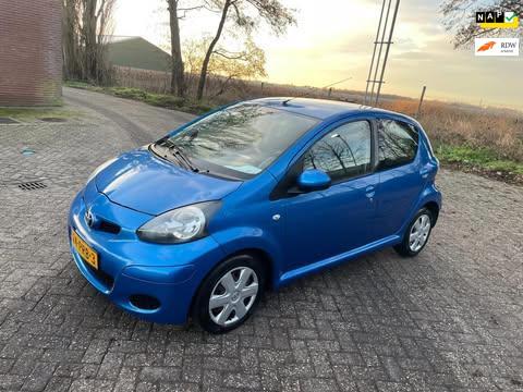 Toyota Aygo 1.0-12V Comfort Navigator, Voorwielaandrijving, Euro 5, Stof, Gebruikt