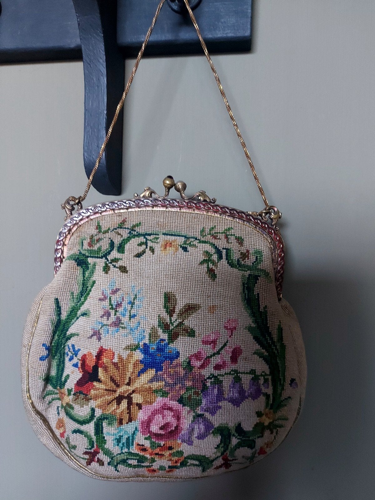 Antiek geborduurde handtas met bloemenpatroon, Antiek en Kunst, Ophalen of Verzenden, Dames, Onbekend