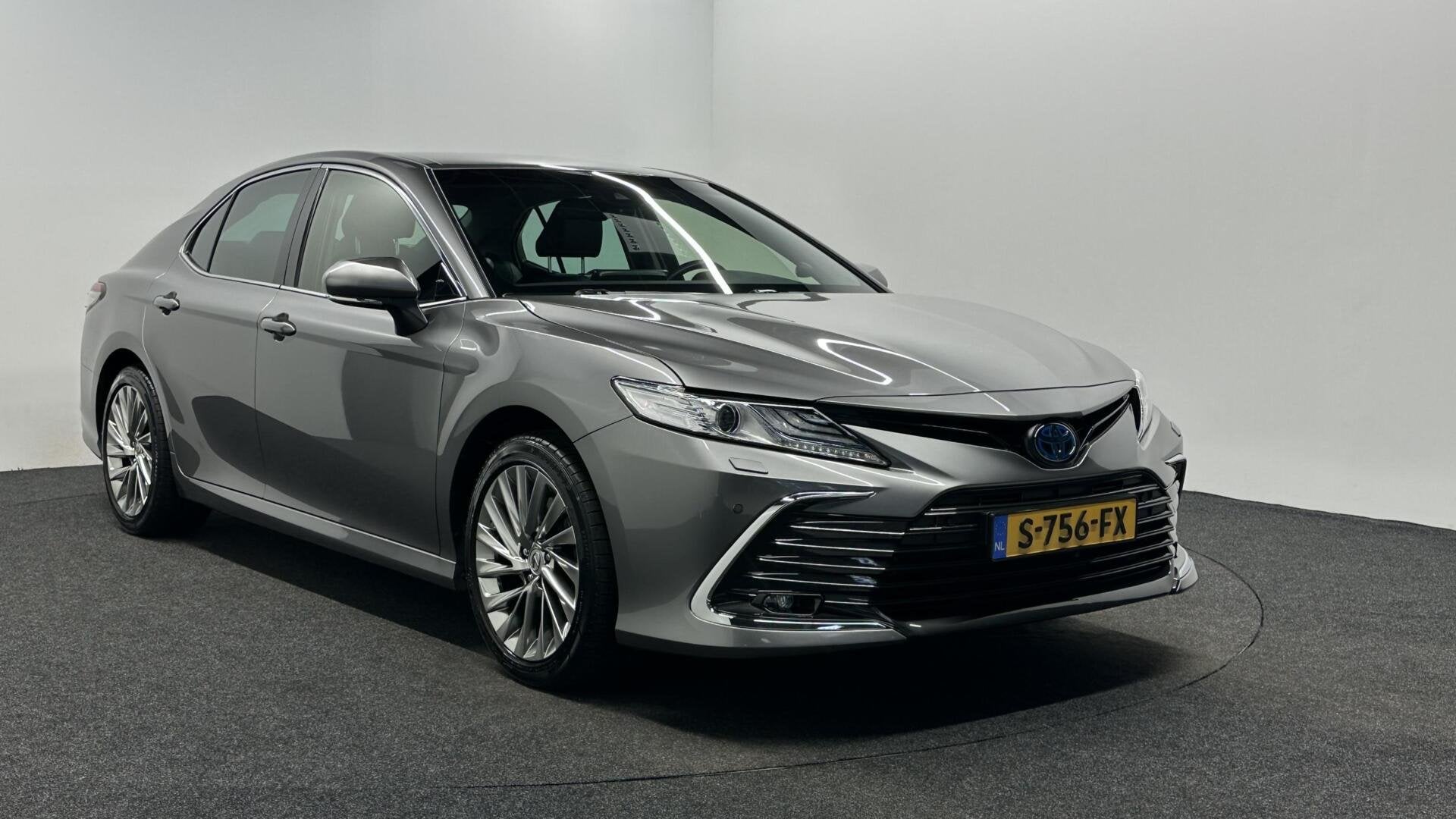 Toyota Camry 2.5 Hybrid Business Intro CAMERA CARPLAY NAVI L, Gebruikt, 4 cilinders, 2487 cc, Camry