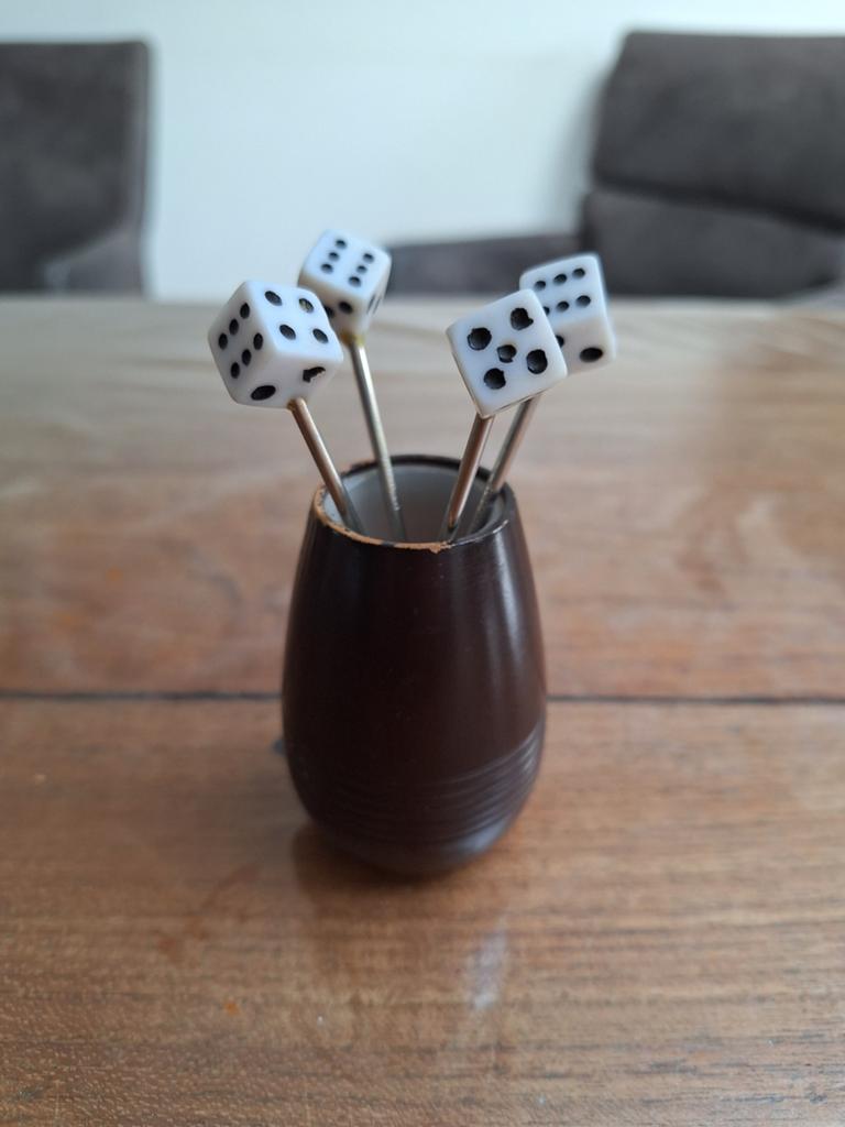 Vintage dobbelsteen cocktailprikkers in houder, Ophalen of Verzenden