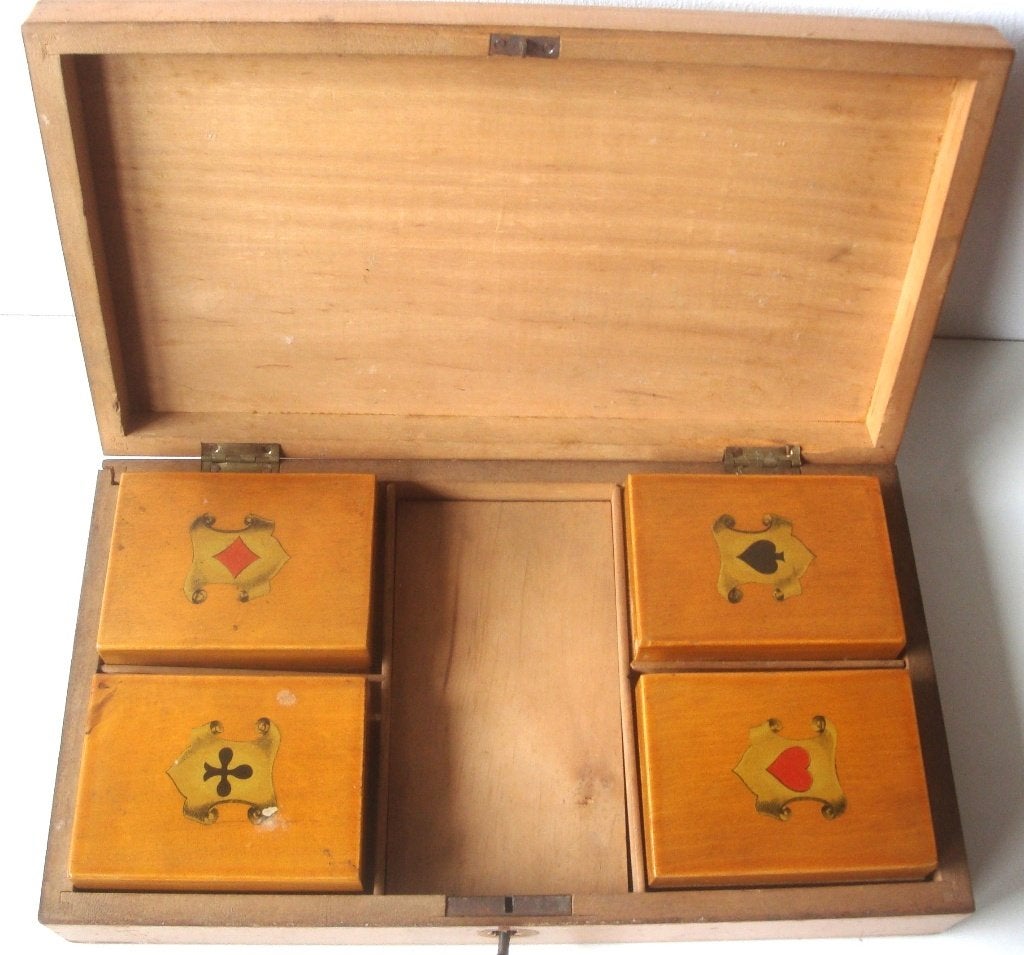 Houten kist + vier kleinere met 125 fiches met harten, ruite, Ophalen of Verzenden