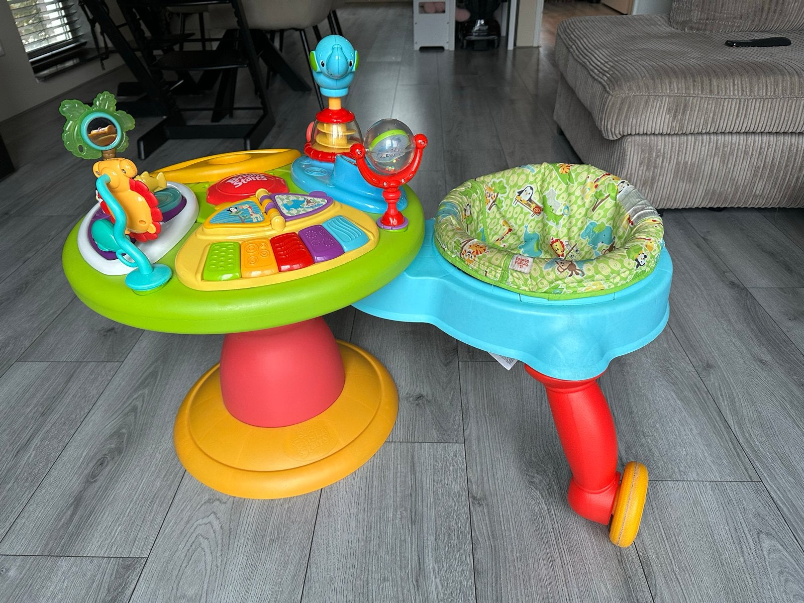 Bright Starts Activiteitentafel met Loopstoeltje, Kinderen en Baby's, Ophalen, Zo goed als nieuw, Overige typen, Met geluid