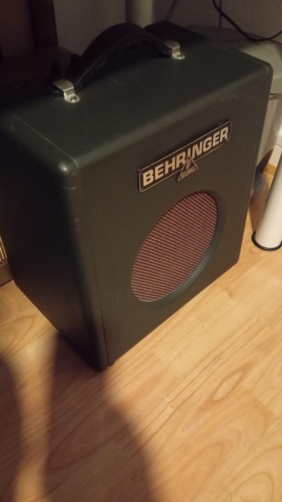 Behringer Thunderbird BX108 1x8" Bass Combo, Muziek en Instrumenten, Ophalen of Verzenden, Minder dan 500 watt