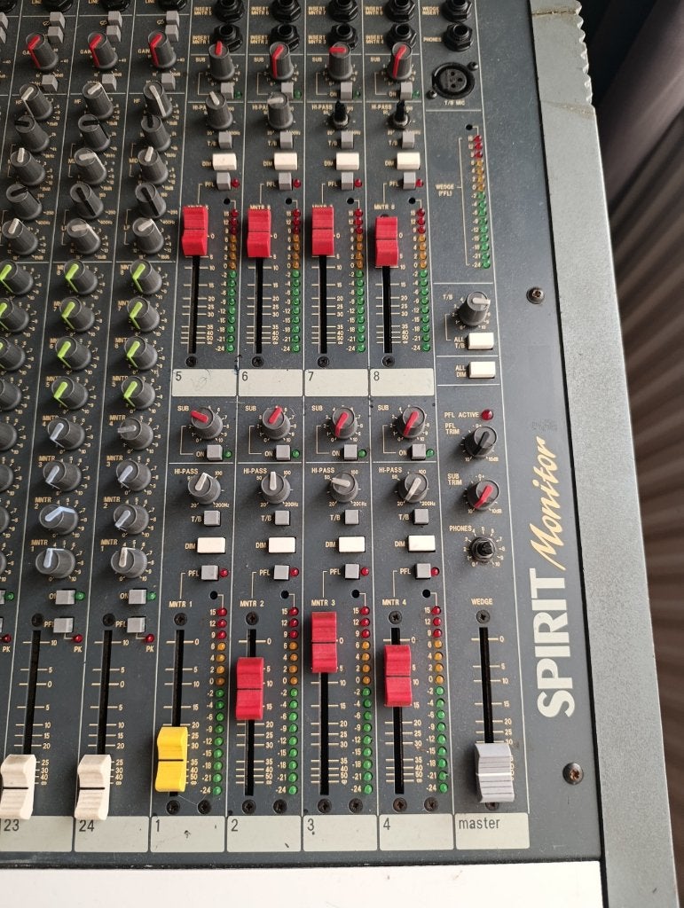 Soundcraft-Spirit Live Mixing Console (24x8), Ophalen, Gebruikt, 20 kanalen of meer, Microfooningang