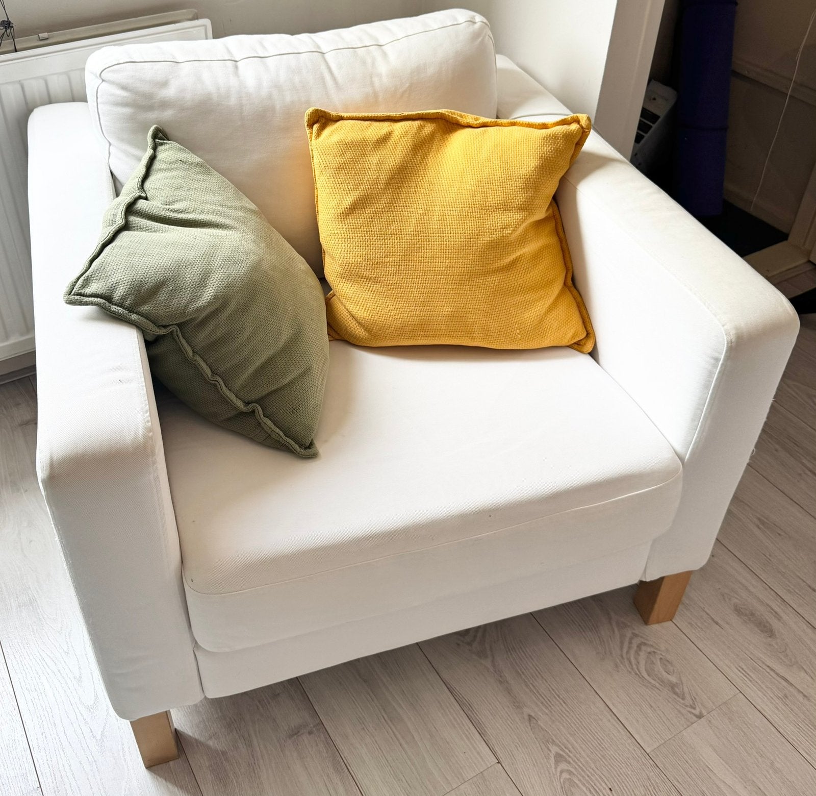 Ikea Karlstad witte stoel (hoezen gewassen na foto’s), Ophalen, Gebruikt, Wit, Eén