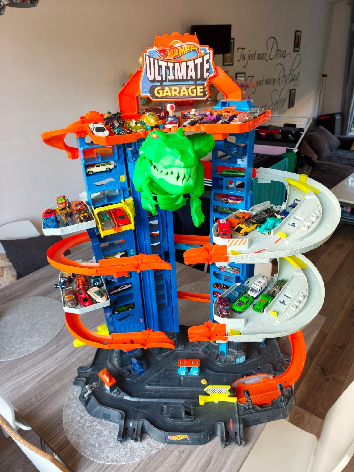 Hot Wheels Ultimate Garage met extra trucks en auto's, Ophalen, Gebruikt