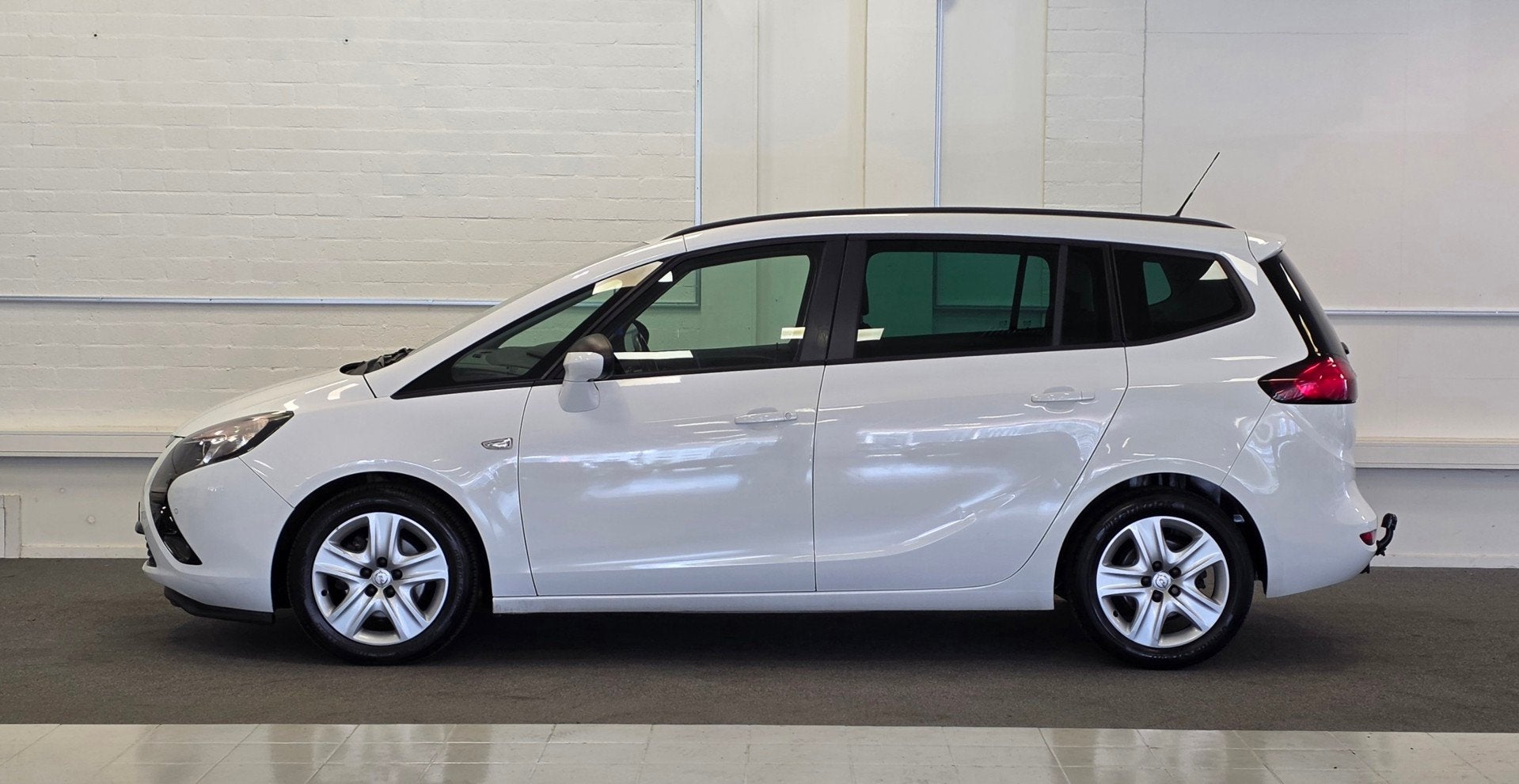 Opel Zafira Tourer 1.4 Edition Nieuwe APK Parkeerhulp voor &, Auto's, Opel, Euro 5, Stof, Zwart, 4 cilinders