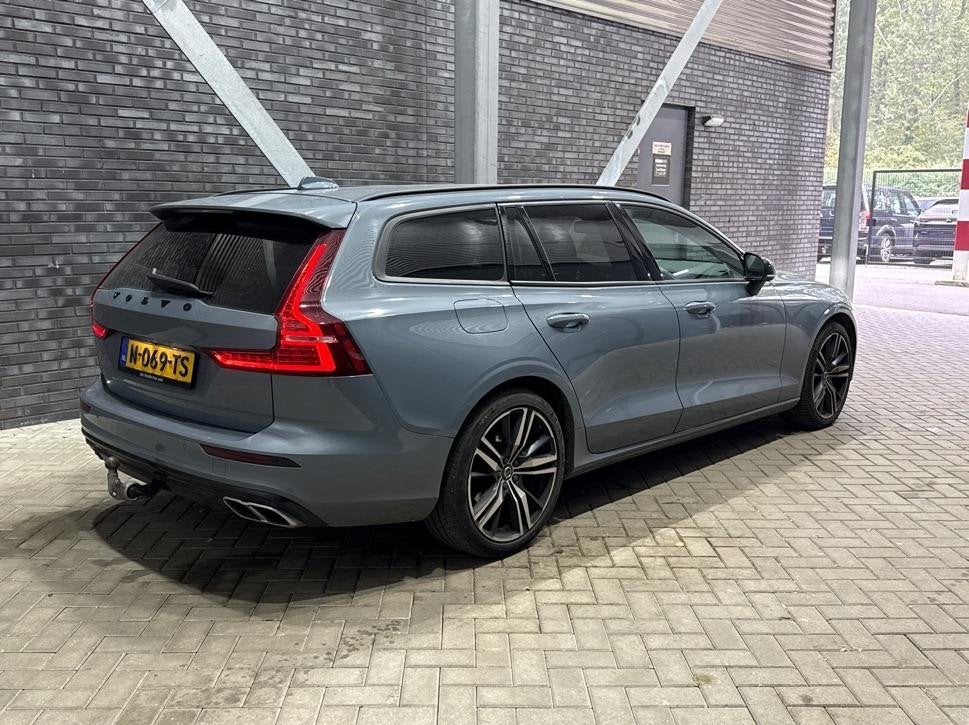 Volvo V60 2.0 B3 Momentum Advantage | Trekhaak | Camera | Cr, Stof, Euro 6, 4 cilinders, 1969 cc