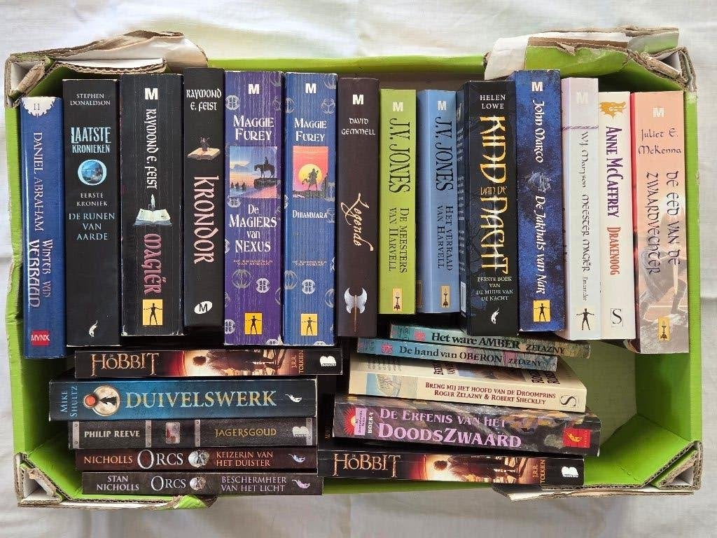 Fantasy: Feist Furey MacCaffrey Maryson Nicholls Tolkien, Boeken, Ophalen of Verzenden, Gelezen, Raymond E. Feist