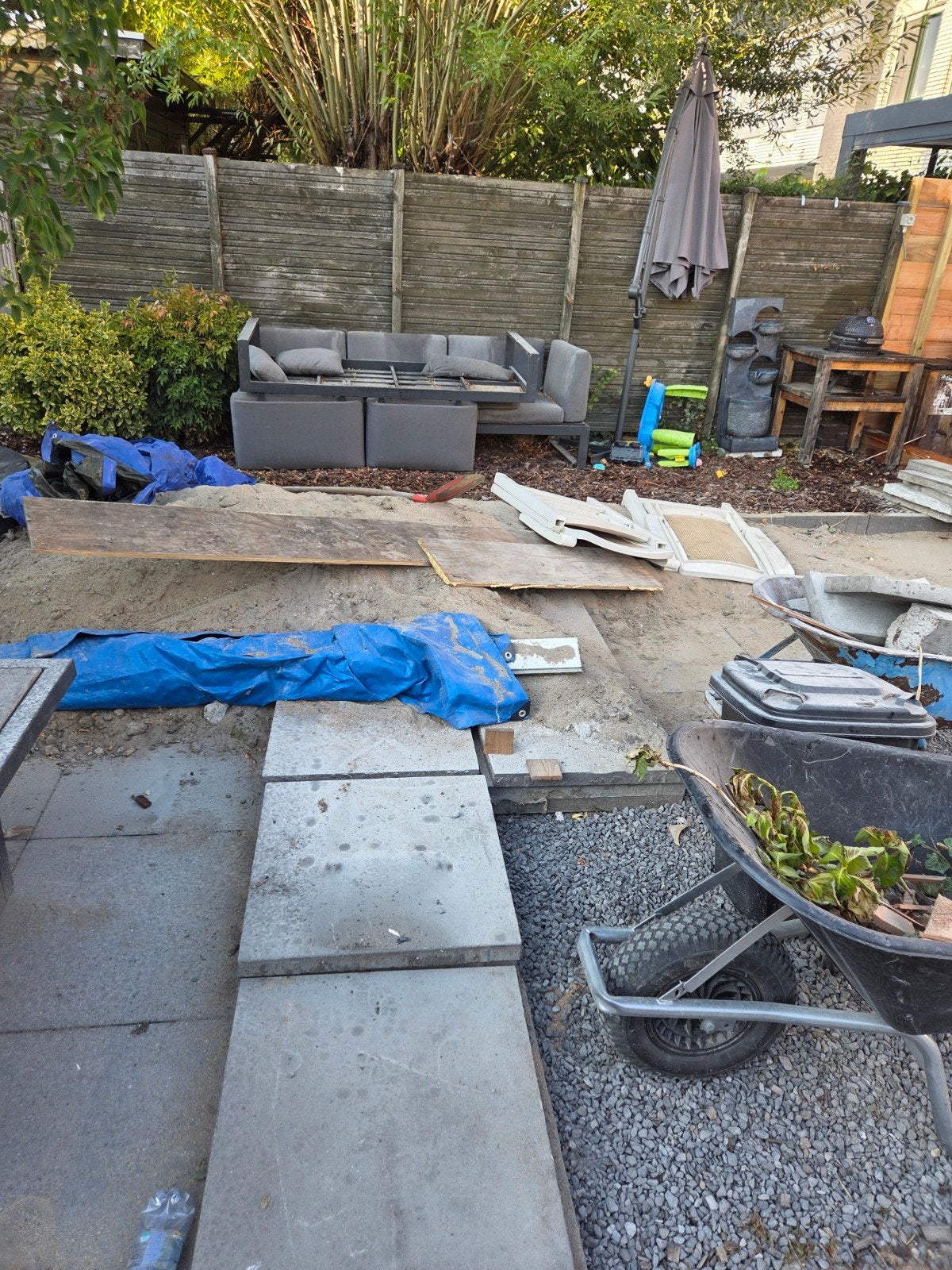Gratis Ophoogzand (1-2m2) en 12 Beton Tegels (60x60), Ophalen of Verzenden, Nieuw, Ophoogzand