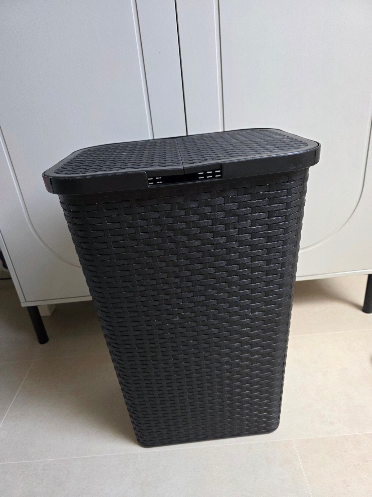 Zwarte wasmand met deksel, Kunststof, Ophalen of Verzenden, Modern, Gebruikt