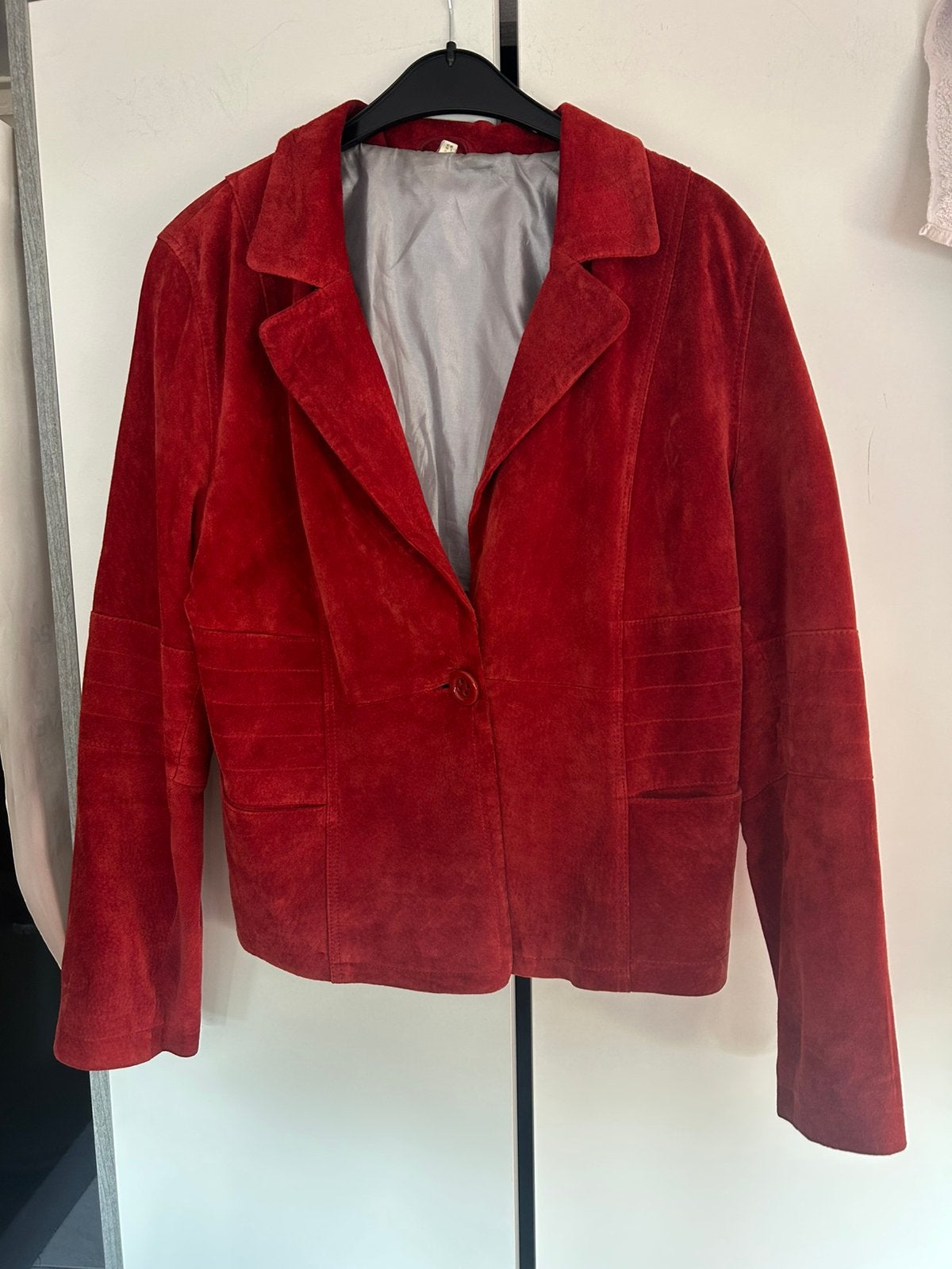 Suède leren jas rood echt leer mt 46, Ophalen of Verzenden, Zo goed als nieuw, Maat 46/48 (XL) of groter, Rood