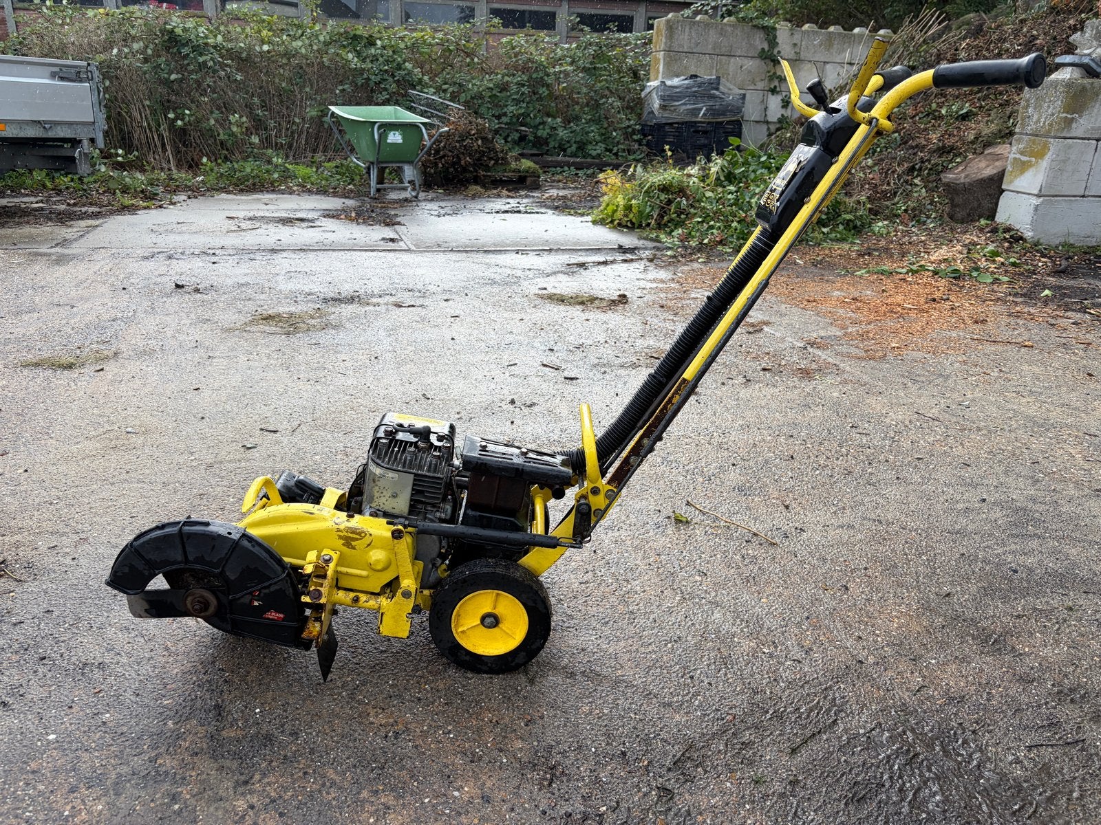 John Deere E35 Kantensnijder - Betrouwbaar en Krachtig, Tuin en Terras, Ophalen, Gebruikt, Benzine-grasmaaier