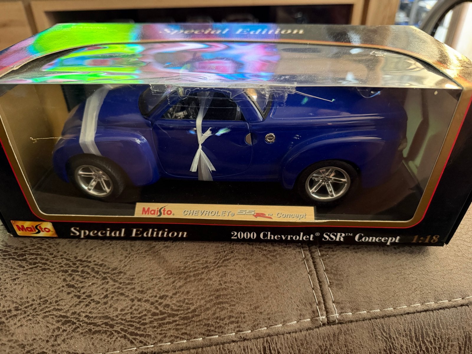 Chevrolet SSR Concept 1:18 met lakschade, Hobby en Vrije tijd, Ophalen of Verzenden, Gebruikt, Auto, Maisto