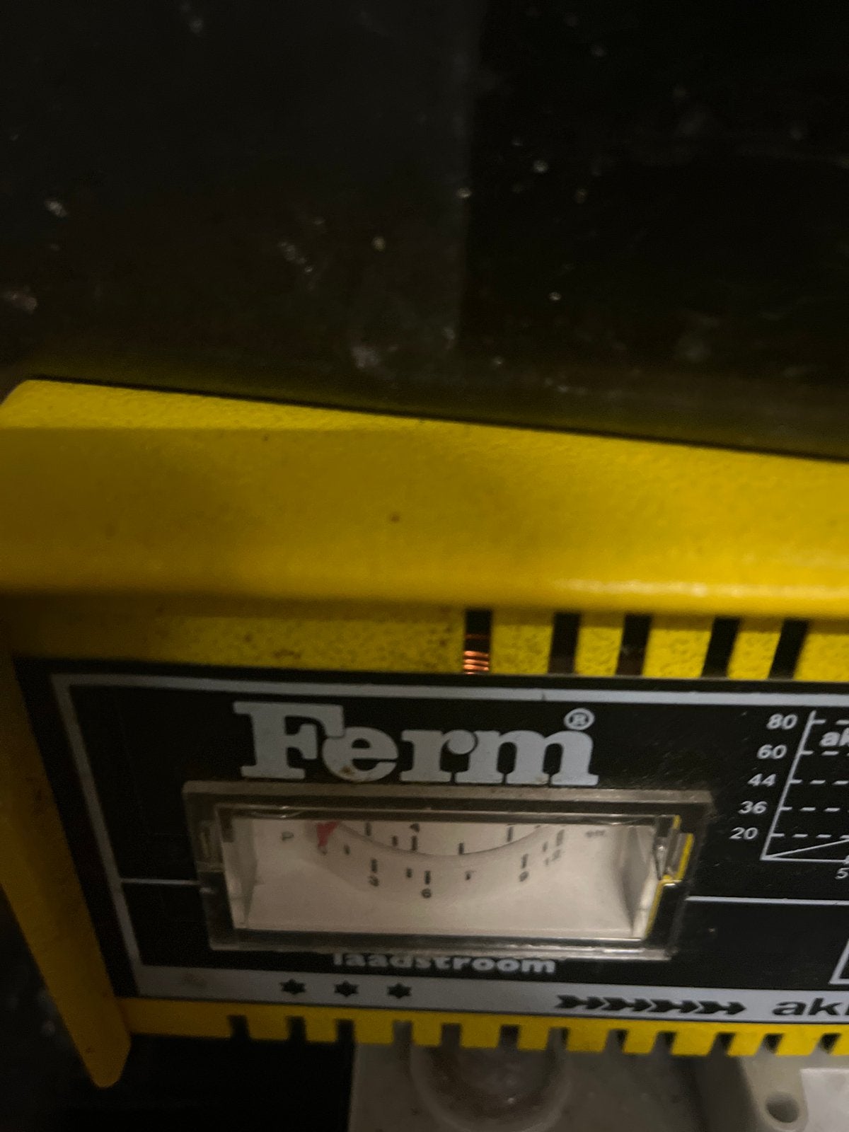 Ferm Acculader 12V - Betrouwbaar en Gebruiksvriendelijk, Gebruikt, Universele onderdelen