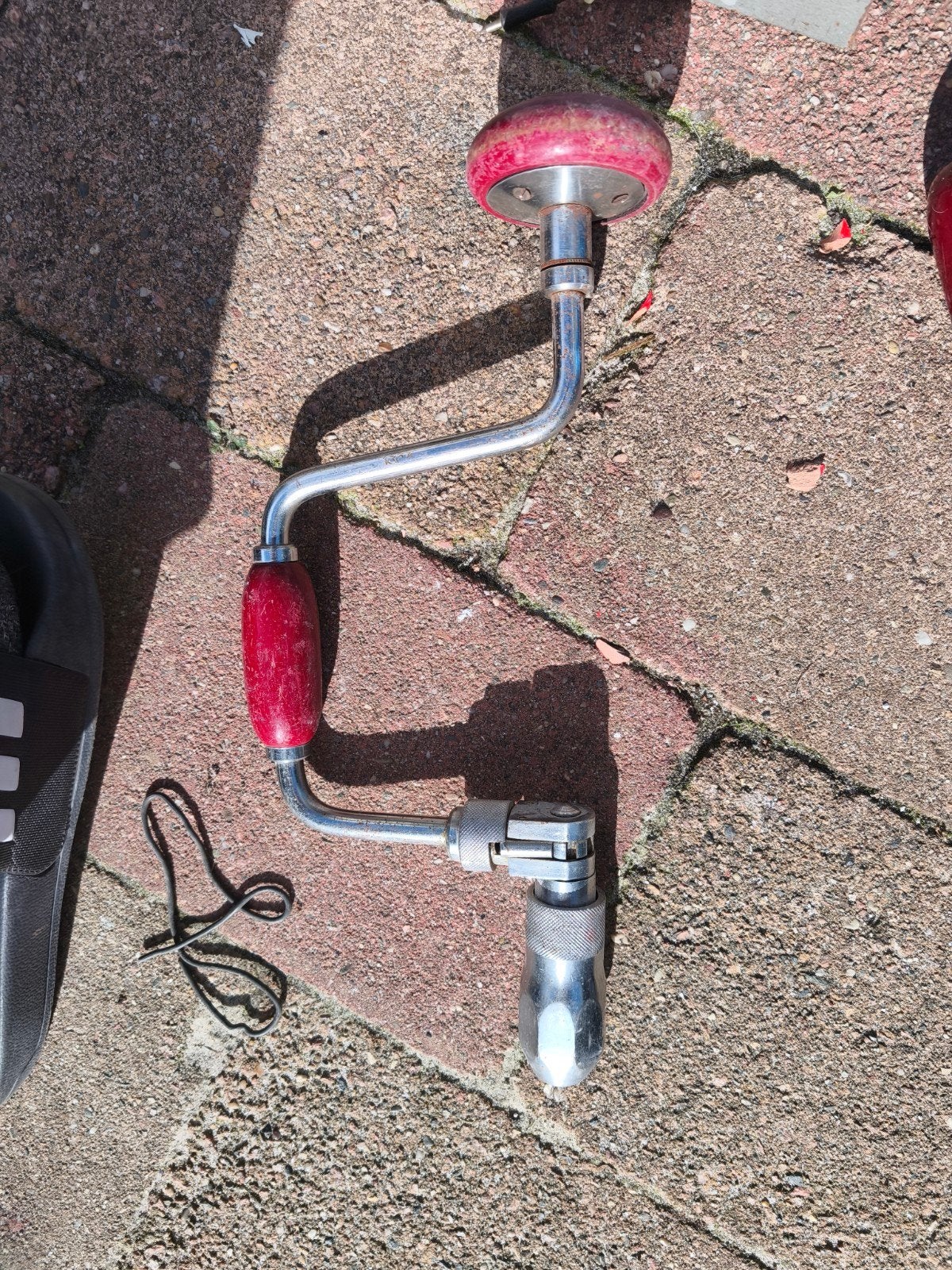 Vintage handboor met rode handvatten, Ophalen, Gebruikt, Accuboormachine