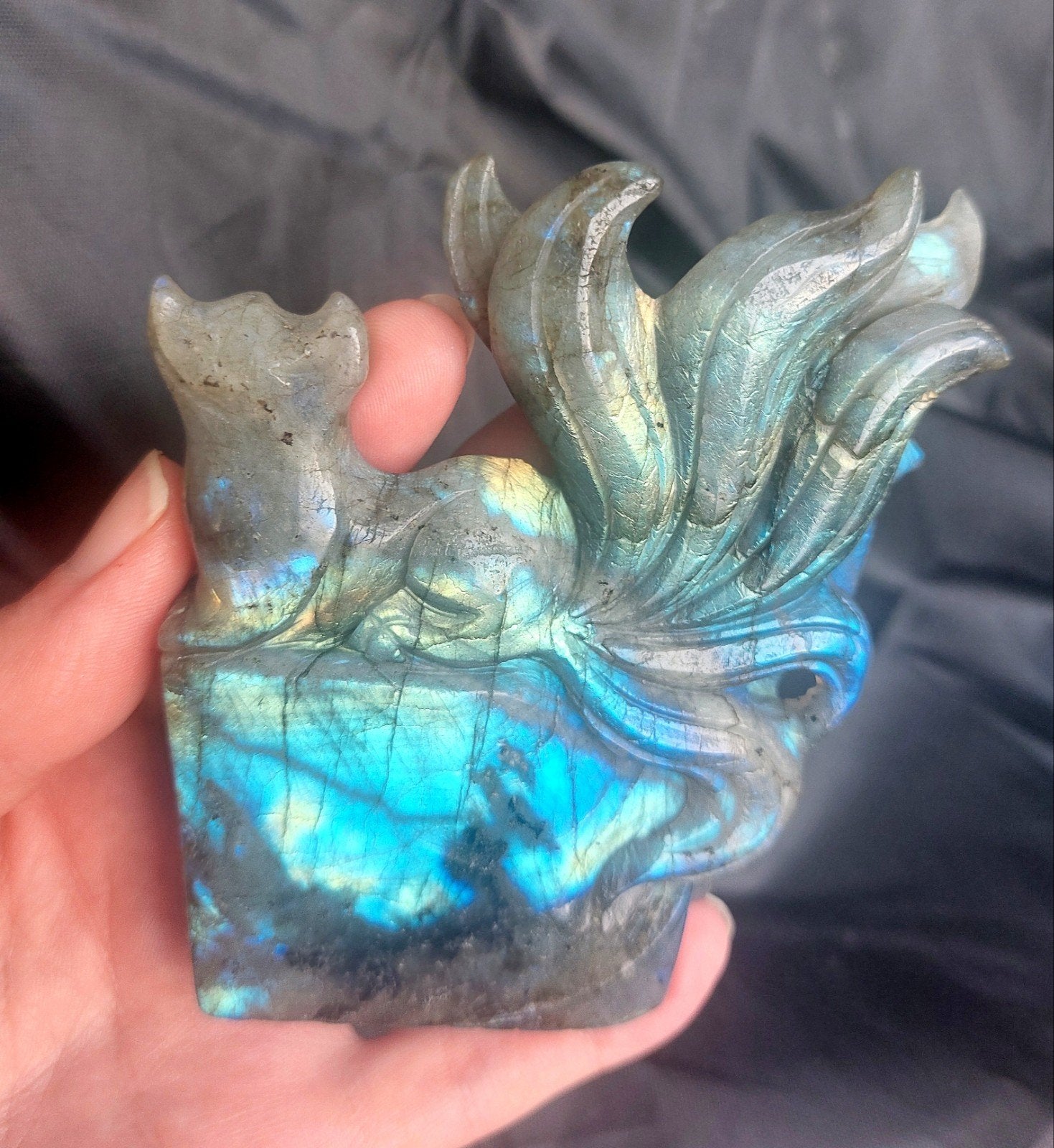vos labradoriet beeld 245 gram - hand carving, Verzenden, Mineraal