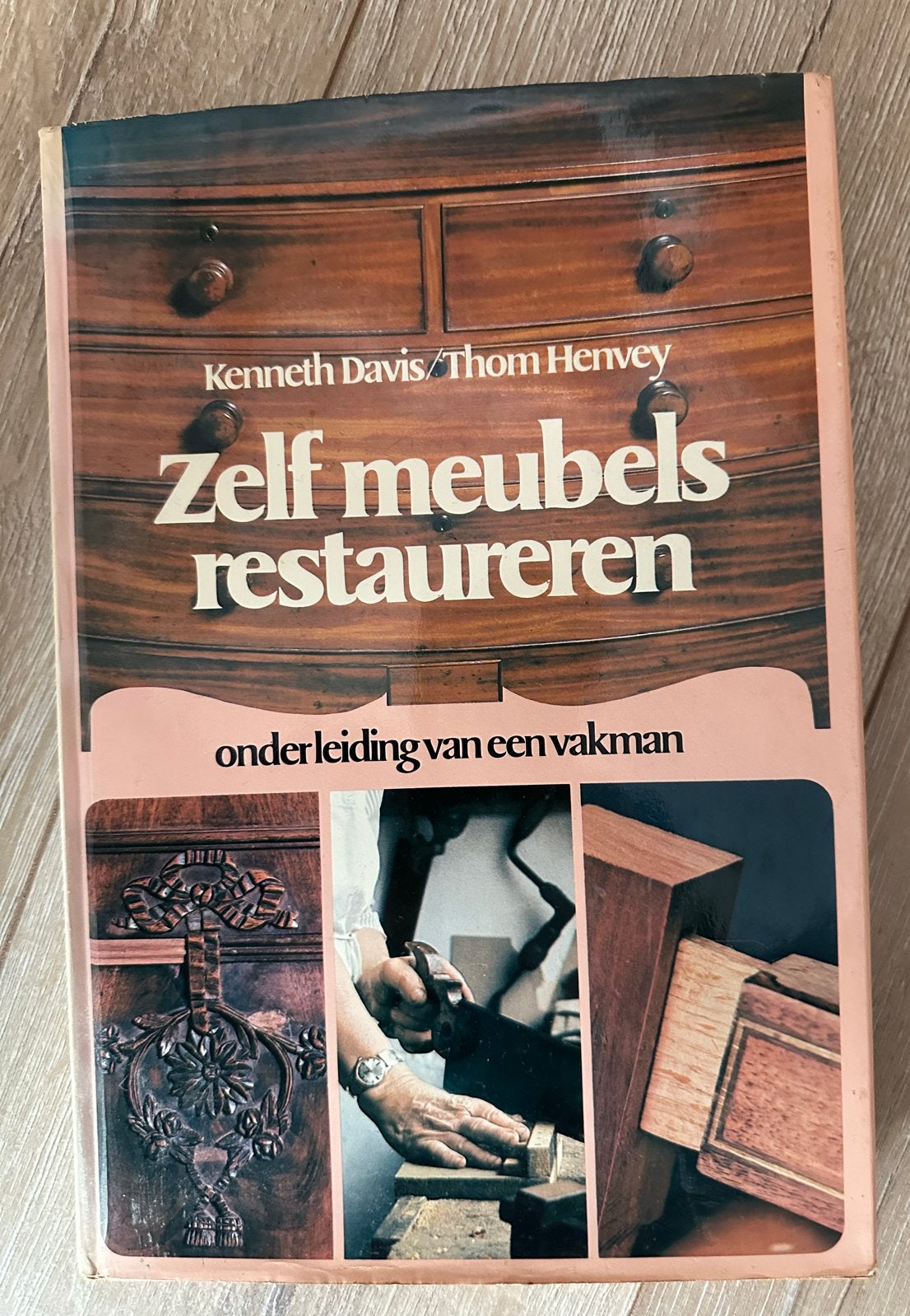 Zelf meubels restaureren - Kenneth Davis / Thom Hervey, Ophalen of Verzenden, Gelezen, Overige onderwerpen