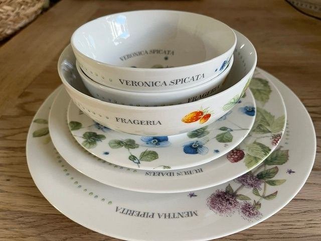 Servies Marjolein Bastin "Wild flowers" - complete set, Huis en Inrichting, Keuken | Servies, Ophalen, Zo goed als nieuw, Bord(en)