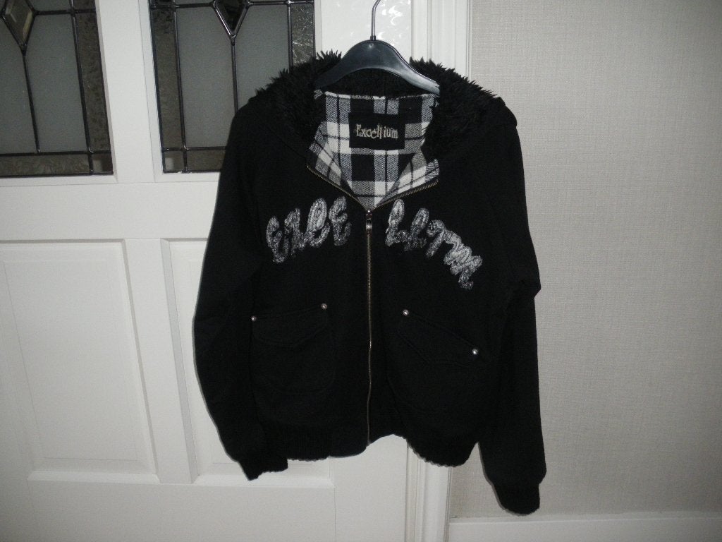 mooi warm zwart vest met capuchon maat 40 merk excellium, Ophalen of Verzenden, Zo goed als nieuw, Maat 38/40 (M), Zwart