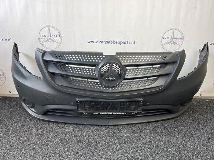 Voorbumper van een Mercedes Vito (ZWART), Auto-onderdelen, Ophalen of Verzenden, Gebruikt, Voor, Bumper