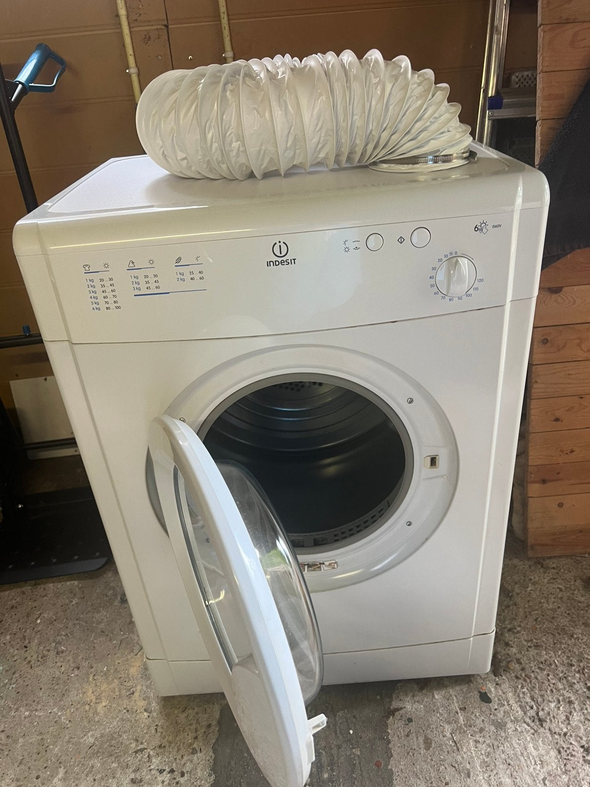 Te koop Indesit Wasdroger met slang - 6 KG, Ophalen, 6 tot 8 kg, Luchtafvoer, Zo goed als nieuw