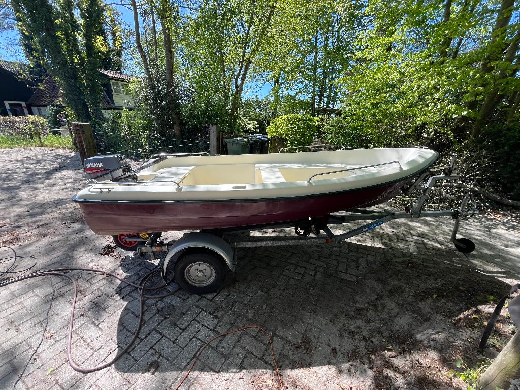 Polyester toerbootje met Yamaha 8 pk en Pega kanteltrailer, Watersport en Boten, 8 pk, 4 m, Vissloep, 20 cm