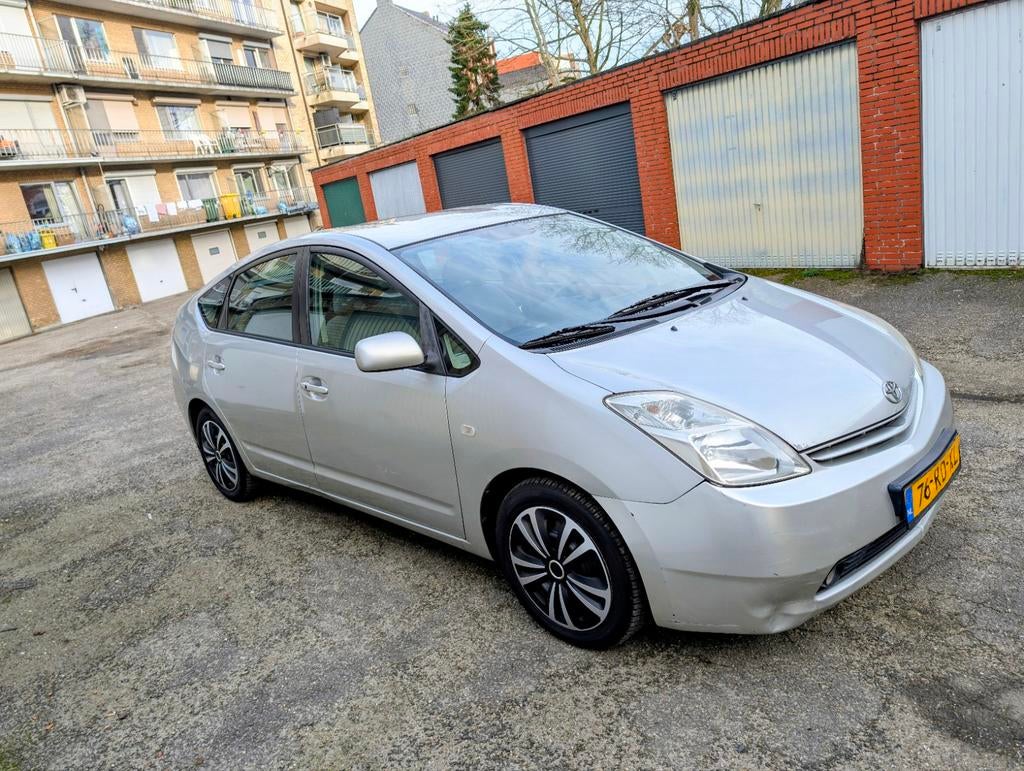 Toyota Prius 1.5 HSD 2005 Grijs, 1497 cc, 4 cilinders, 23 km/l, Origineel Nederlands