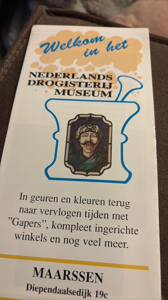 Folder apotheek gapers drogist museum, Ophalen of Verzenden, Zo goed als nieuw