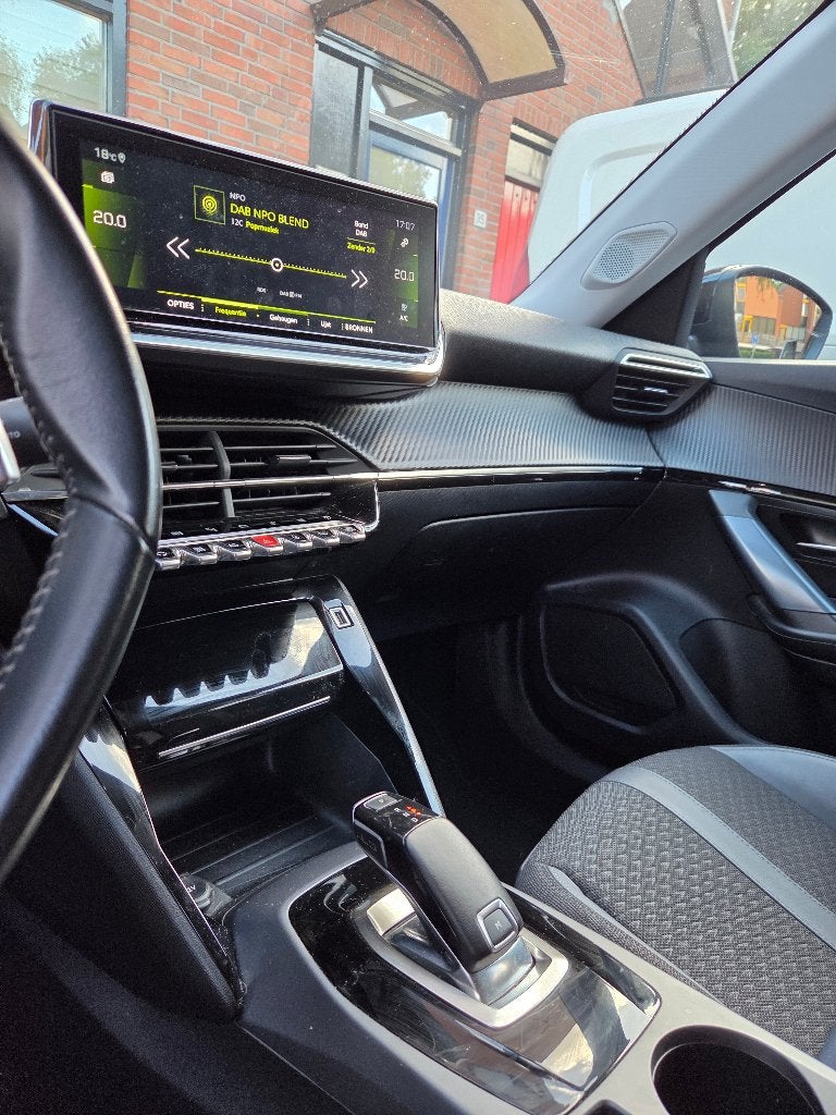 Foto 16 van Peugeot 2008 (Allure) 1.2 Puretech 2020 Zwart