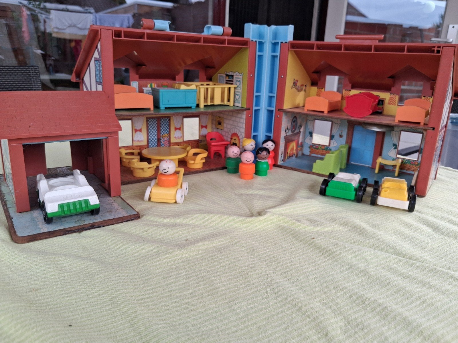 Vintage Fisher-Price Poppenhuis met Meubels en Poppetjes, Ophalen of Verzenden, Gebruikt, Poppenhuis