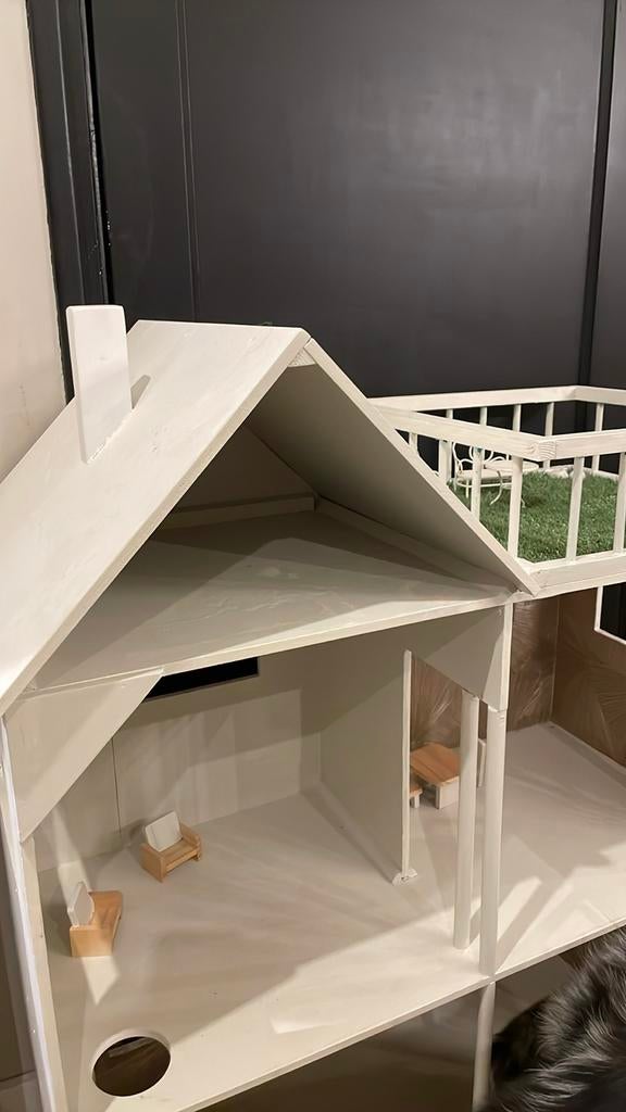 Groot Poppenhuis met Balkon - 113x91x45 cm, Ophalen, Gebruikt, Poppenhuis