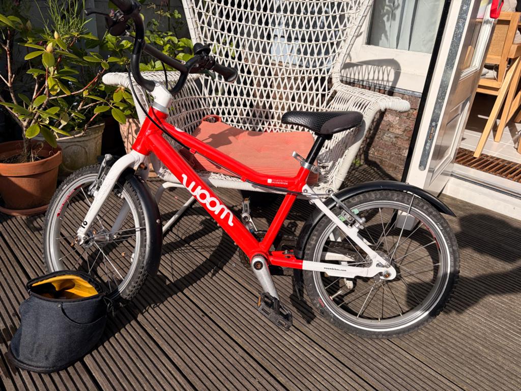 Woom 3 kinderfiets (16 inch) met tasje - Zandvoort, Fietsen en Brommers, Ophalen of Verzenden, Gebruikt, Velgrem, 16 tot 20 inch