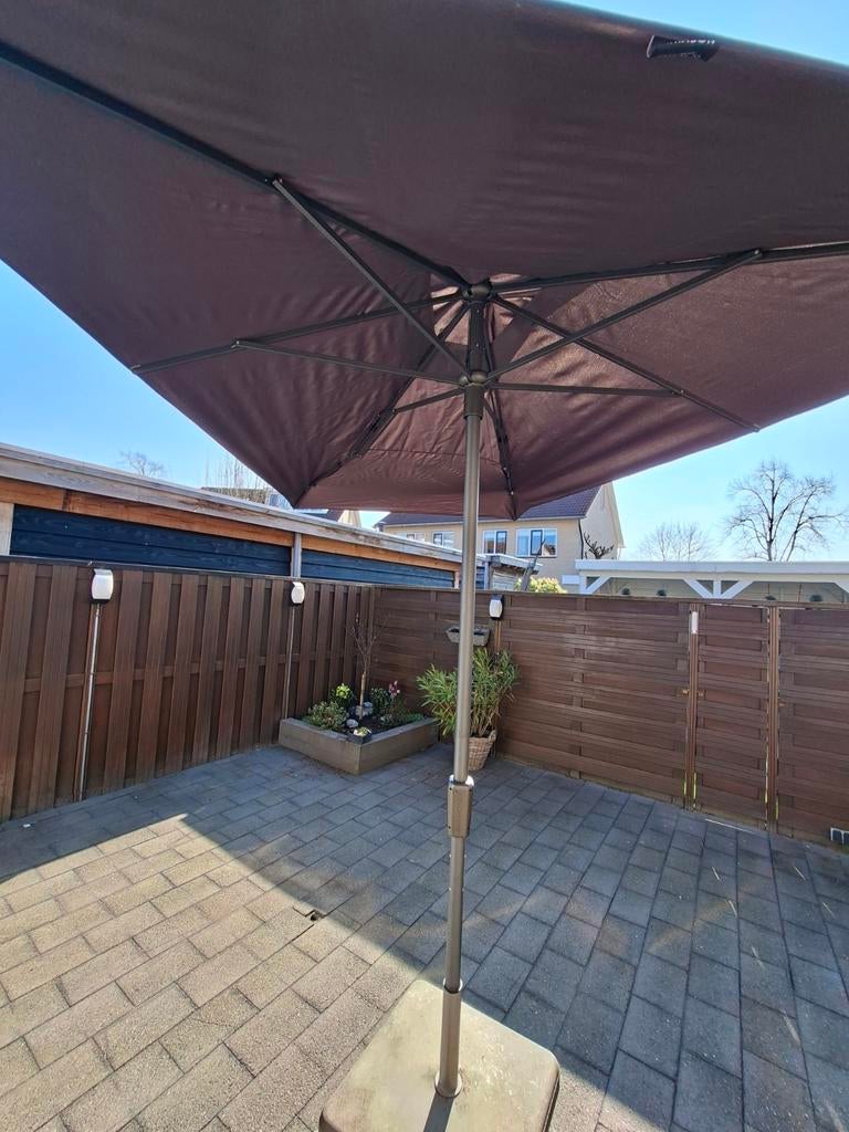 Madison Zweefparasol Grijs - Perfect voor uw terras, Ophalen, Verstelbaar, Gebruikt, 2 tot 3 meter