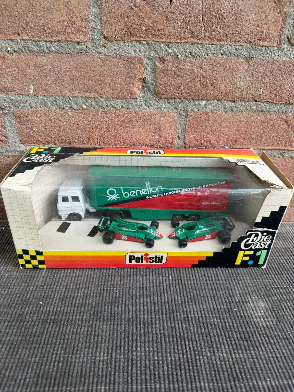 Polistil Alfa Romeo 2X F1 + racetransporter “Benetton”, Ophalen of Verzenden, Gebruikt, Auto