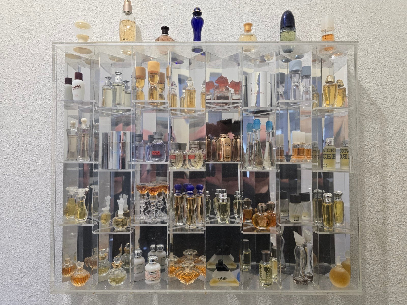 Parfum Miniaturen in Vitrinekast, Ophalen, Nieuw, Miniatuur, Gevuld
