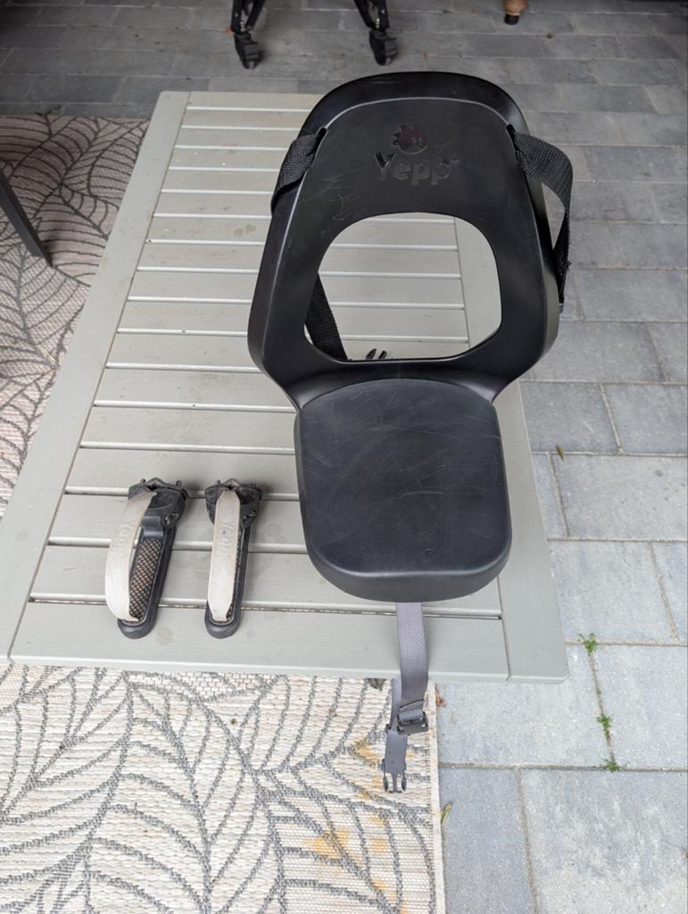 Yepp Fietszitje Achter - Zwart, Compleet met Voetsteuntjes, 15 t/m 25 kg, Achterzitje, Yepp, Ophalen of Verzenden