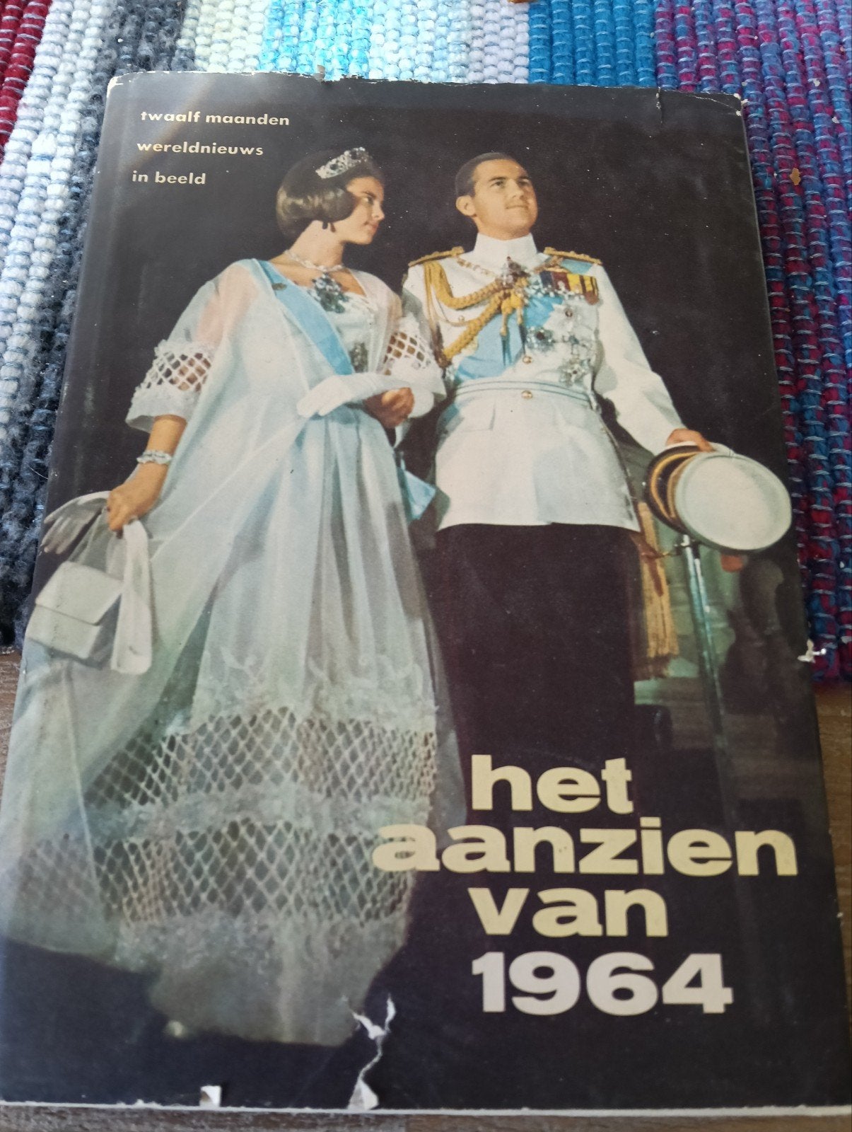 Het Aanzien van 1964 - Twaalf maanden wereldnieuws in beeld, Ophalen of Verzenden, Gelezen, Overige onderwerpen