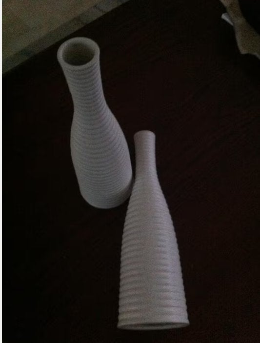 2 design vazen Ikea wit poselein H 37 cm br 12 cm, Ophalen of Verzenden, Zo goed als nieuw, Wit, Overige materialen