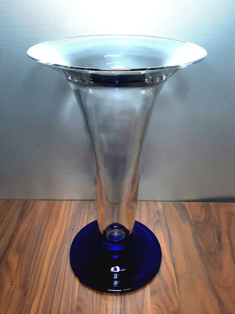 Hoge glazen vaas. 35,2 cm. hoog en 21 cm. doorsnede., Ophalen, Gebruikt, Op voet, Meerkleurig
