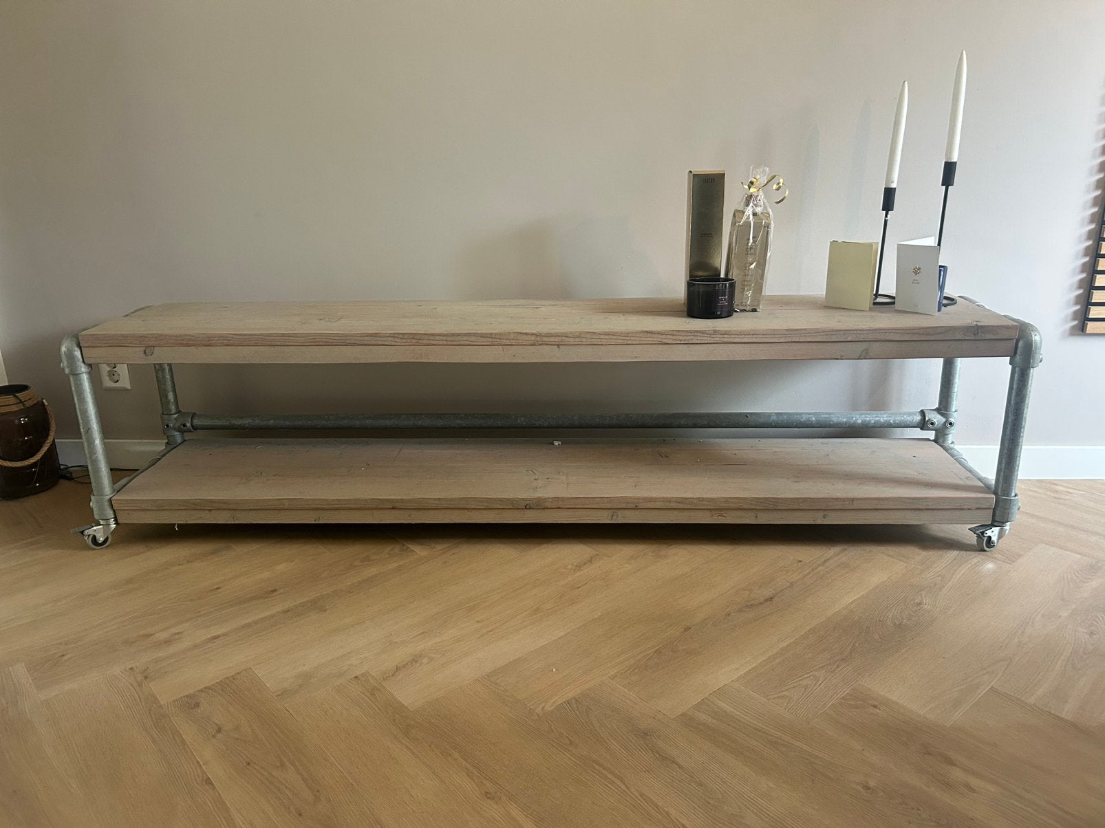 Tv/sidetable op wieltjes, Gebruikt, 200 cm of meer, Ophalen, Overige houtsoorten
