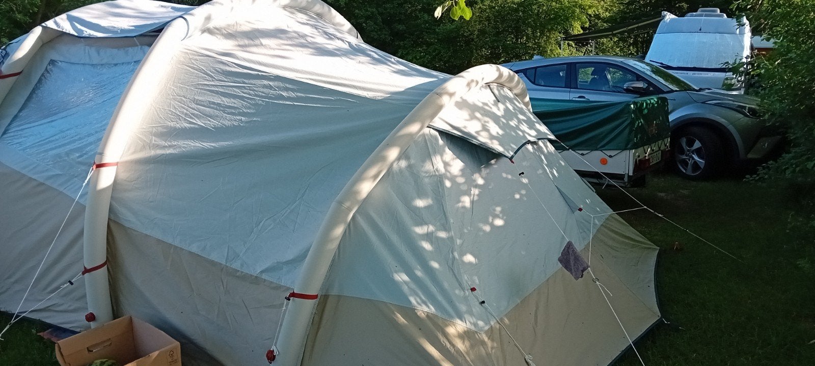 Quechua opblaastent 4 personen., Caravans en Kamperen, Tenten, Ophalen, Zo goed als nieuw
