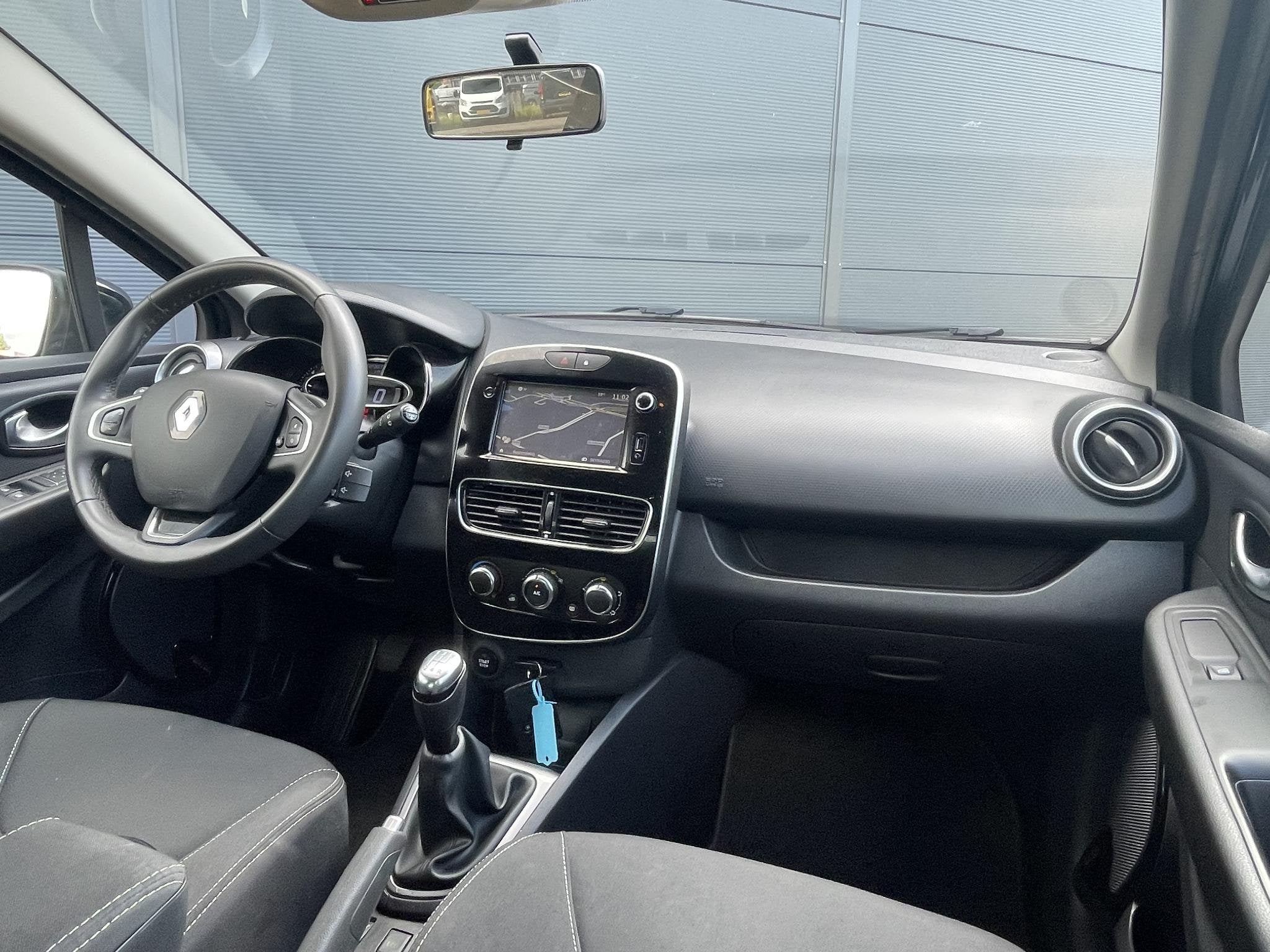 Renault Clio 0.9 TCe Limited | Navigatie | Bluetooth | Trekh, Auto's, Renault, Voorwielaandrijving, 898 cc, Stof, Gebruikt