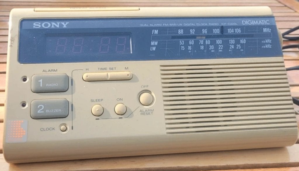 Wekker radio Vintage ICFc220L Sony, Ophalen of Verzenden, Gebruikt, Radio