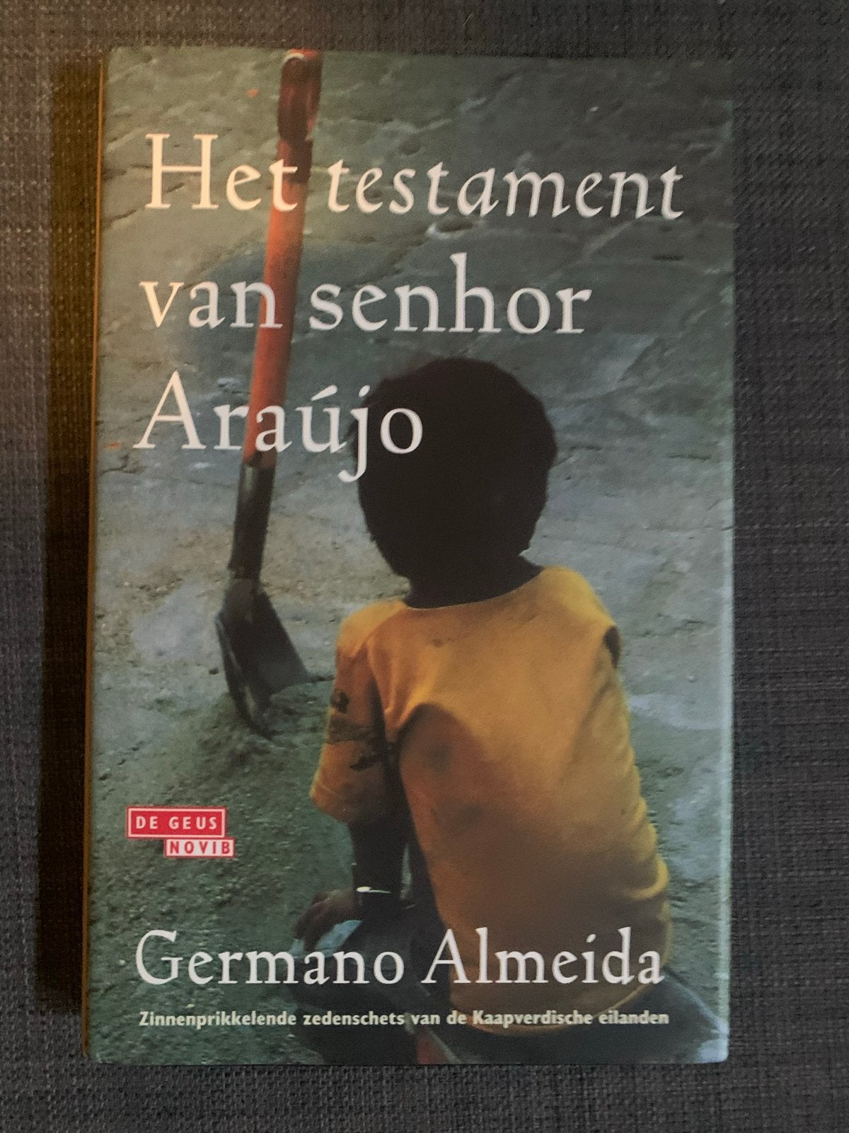 Het testament van senhor Araújo - Germano Almeida, Ophalen of Verzenden, Zo goed als nieuw, Wereld overig