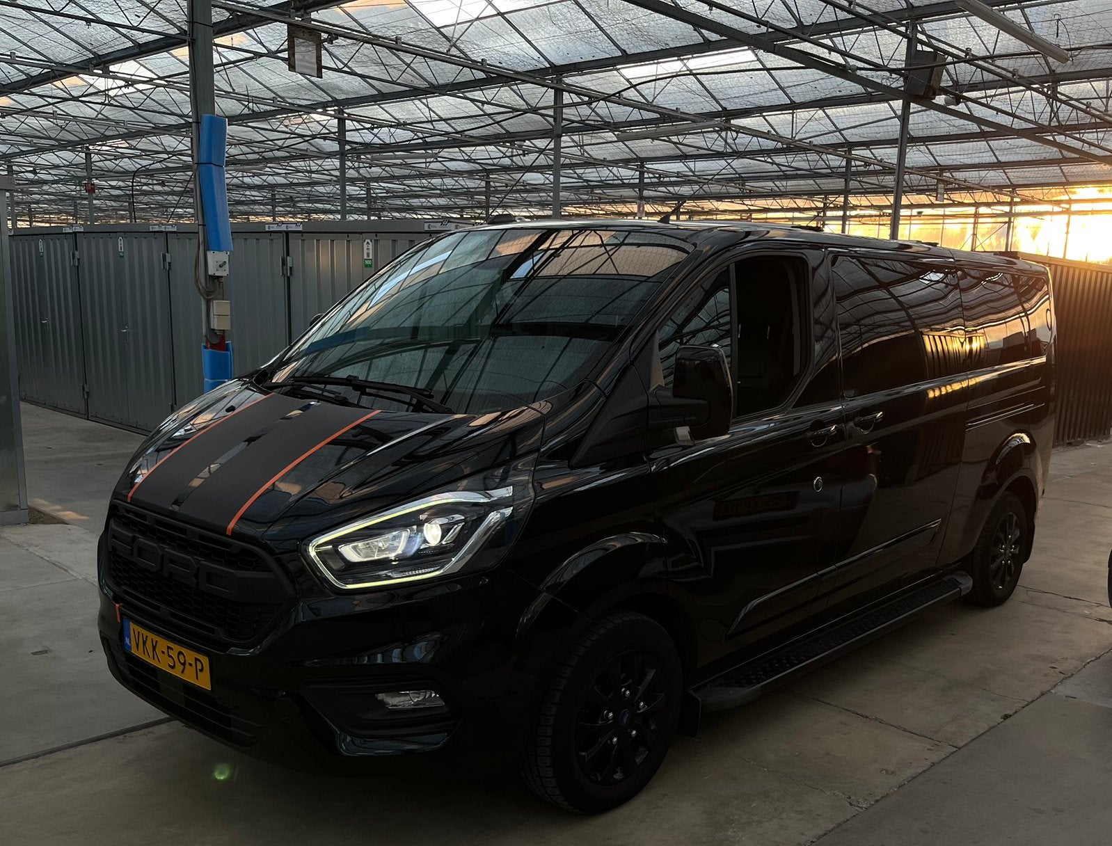 Ford Transit Custom 2021 Zwart, Auto's, Automaat, 1995 cc, 129 pk, Zwart