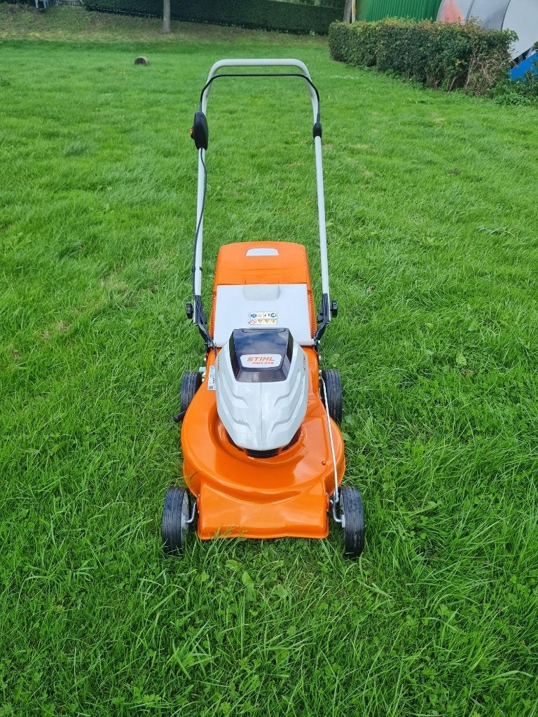 STIHL RMA 248 met garantie, Gebruikt, Accu-grasmaaier, Ophalen of Verzenden, 40 t/m 49 cm