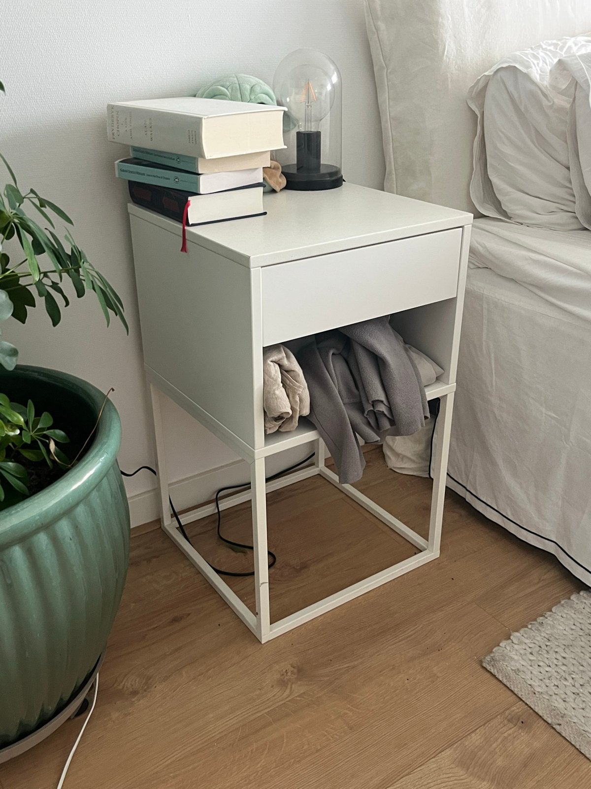 Set van 2 IKEA VIKHAMMER nachtkastjes, Ophalen, Minder dan 45 cm, Metaal of Aluminium, 55 tot 70 cm